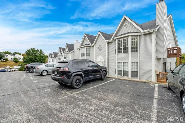 $198,000 | 1716 Whispering Creek Drive, Unit C, Ballwin, MO 63021