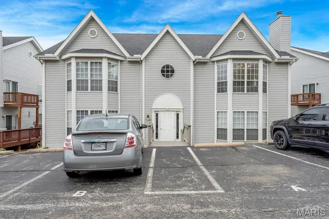 $199,900 | 1716 Whispering Creek Drive, Unit C, Ballwin, MO 63021