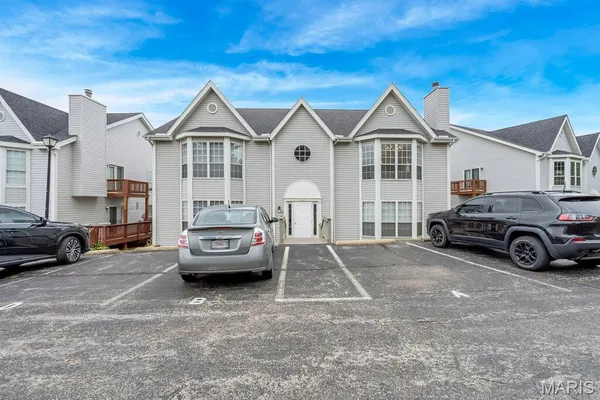 $198,000 | 1716 Whispering Creek Drive, Unit C, Ballwin, MO 63021