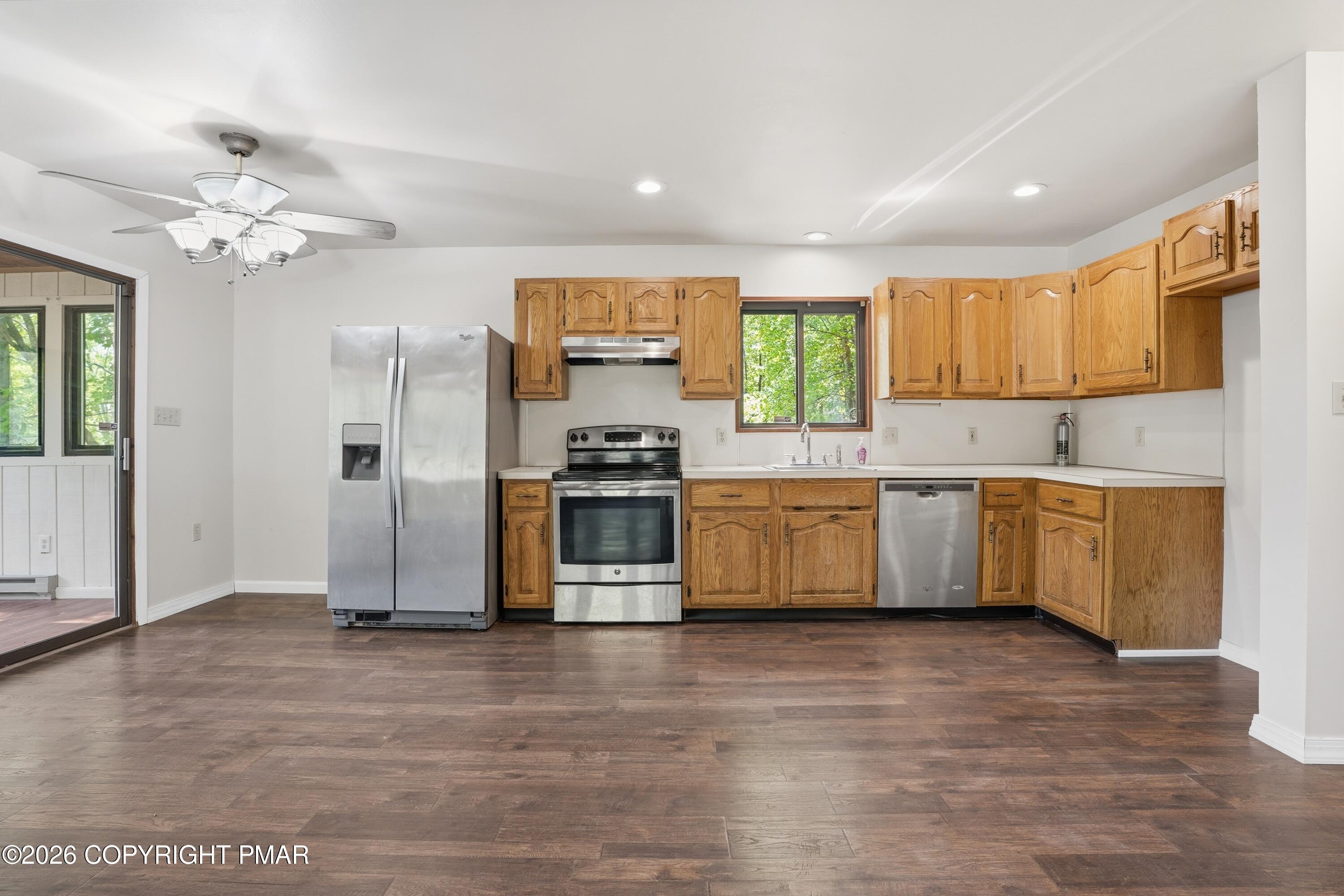 107 Morris Place Bushkill, PA 18324 - Photo 13 of 52 Kitchen