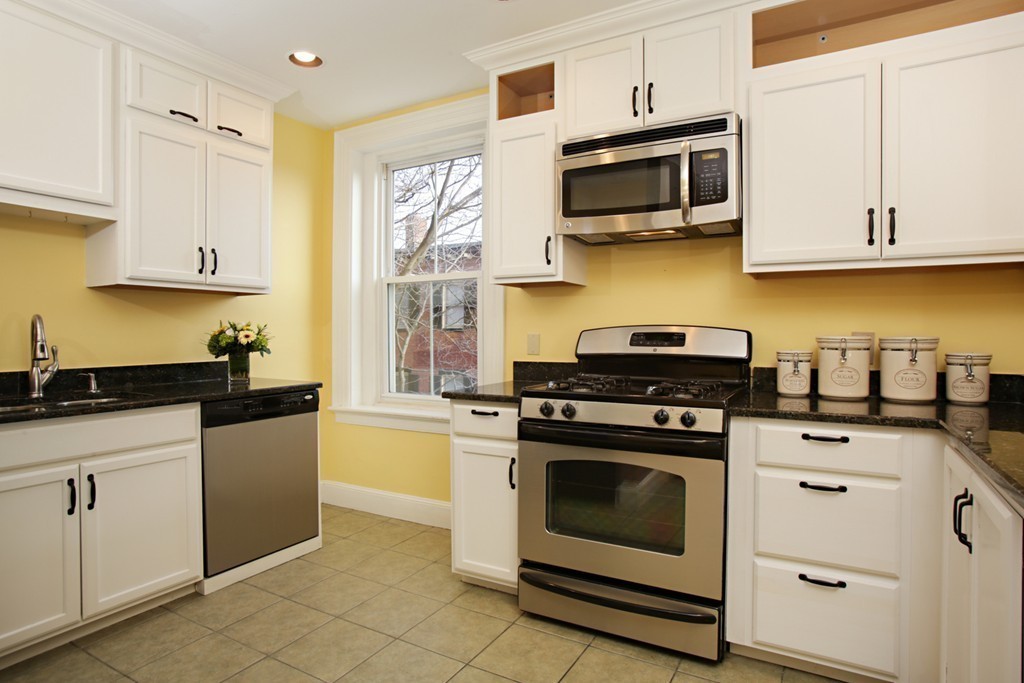 435 1/2 Main Street, Unit R2 Boston, MA 02129 - Photo 3 of 7 Gallery Image 3