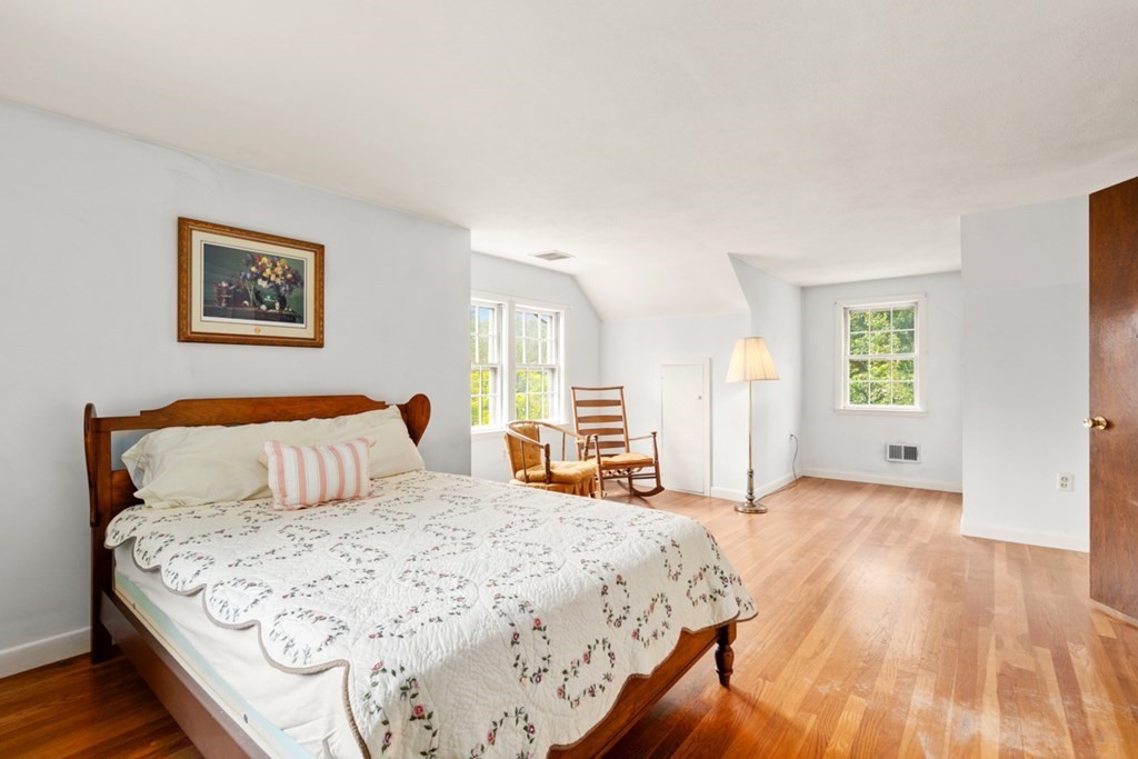 7 Colonial Road Beverly, MA 01915 - Photo 18 of 34