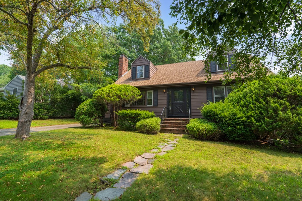 7 Colonial Road Beverly, MA 01915 - Photo 2 of 34