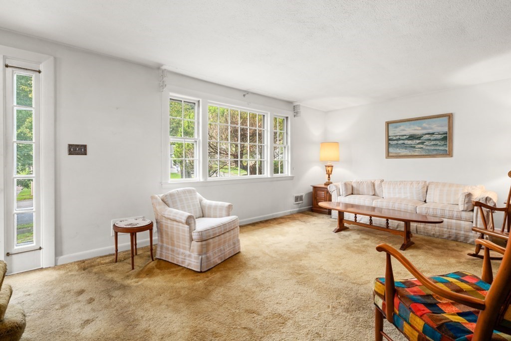 7 Colonial Road Beverly, MA 01915 - Photo 4 of 34