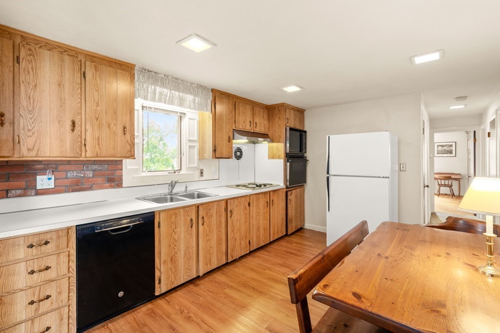 7 Colonial Road Beverly, MA 01915 - Photo 8 of 34