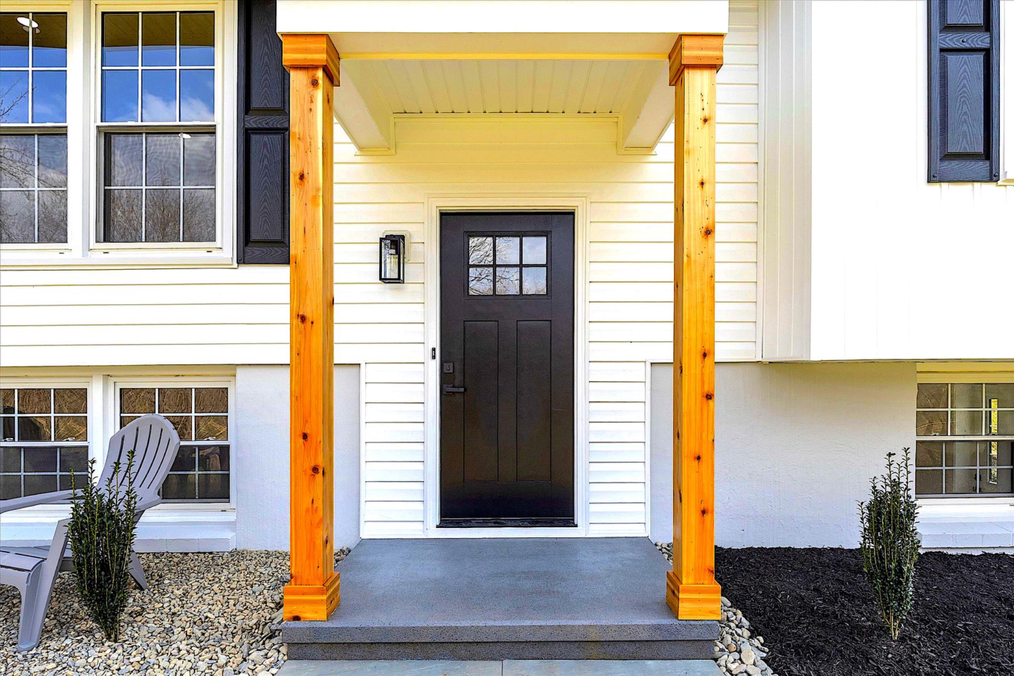 13611 Harrisville Road Mount Airy, MD 21771 - Photo 3 of 41 Dynamic entryway with modern flair.