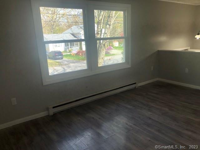 151 Ann Avenue Groton, CT 06355 - Photo 3 of 11 Living room