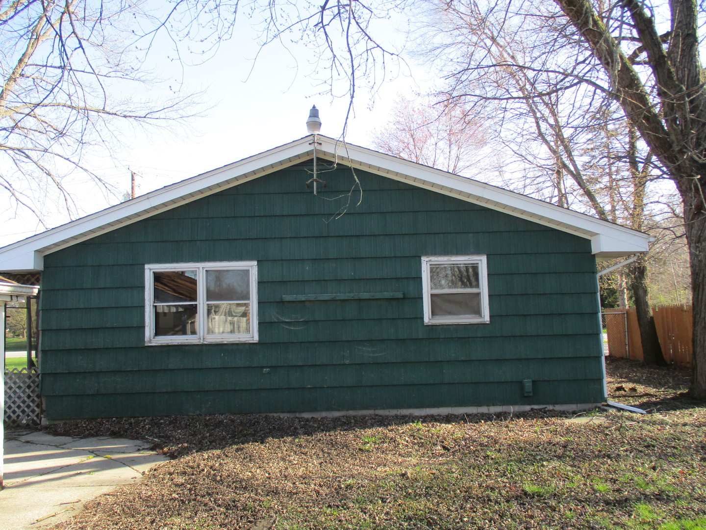 2810 186th Street Lansing, IL 60438 - Photo 3 of 14 a front view of a house