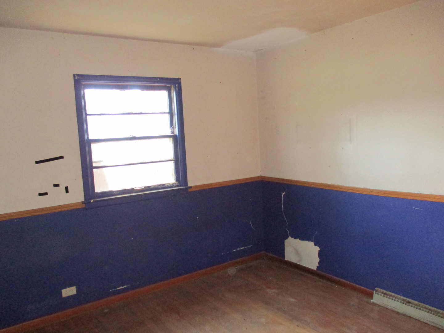 2810 186th Street Lansing, IL 60438 - Photo 7 of 14 a view of an empty room with a window