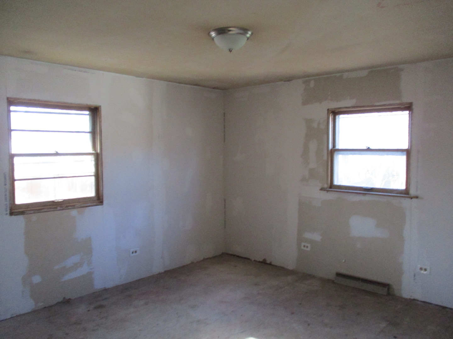 2810 186th Street Lansing, IL 60438 - Photo 9 of 14 an empty room with a window