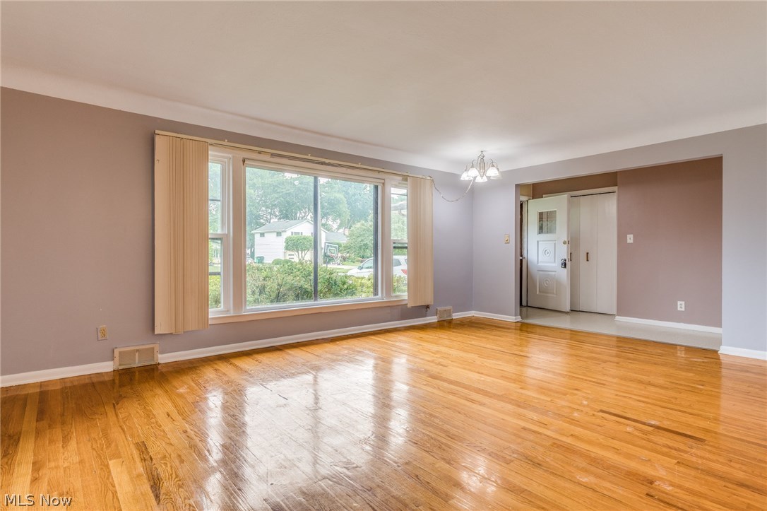6312 Eastondale Road Cleveland, OH 44124 - Photo 6 of 22