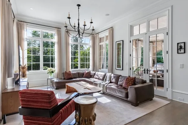 $6,500,000 | 4010 Powers Ferry Road Northwest, Atlanta, GA 30342