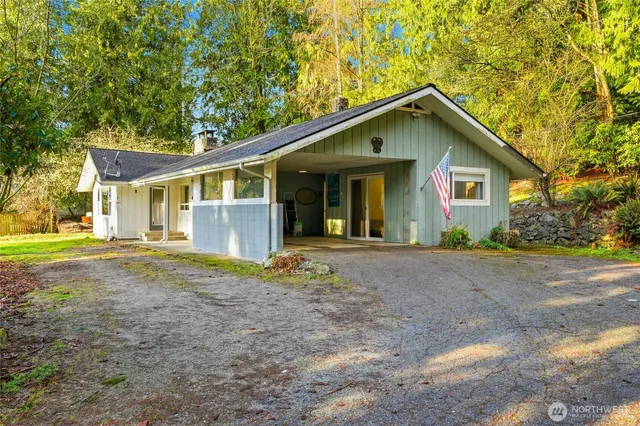 a view of a house with yard and a tree