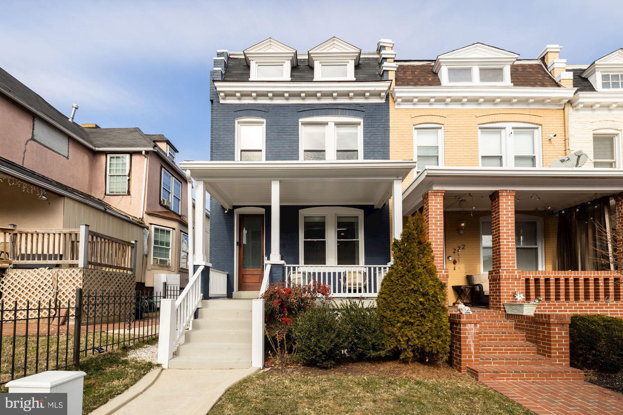 Welcome to 220 Randolph Place NE!