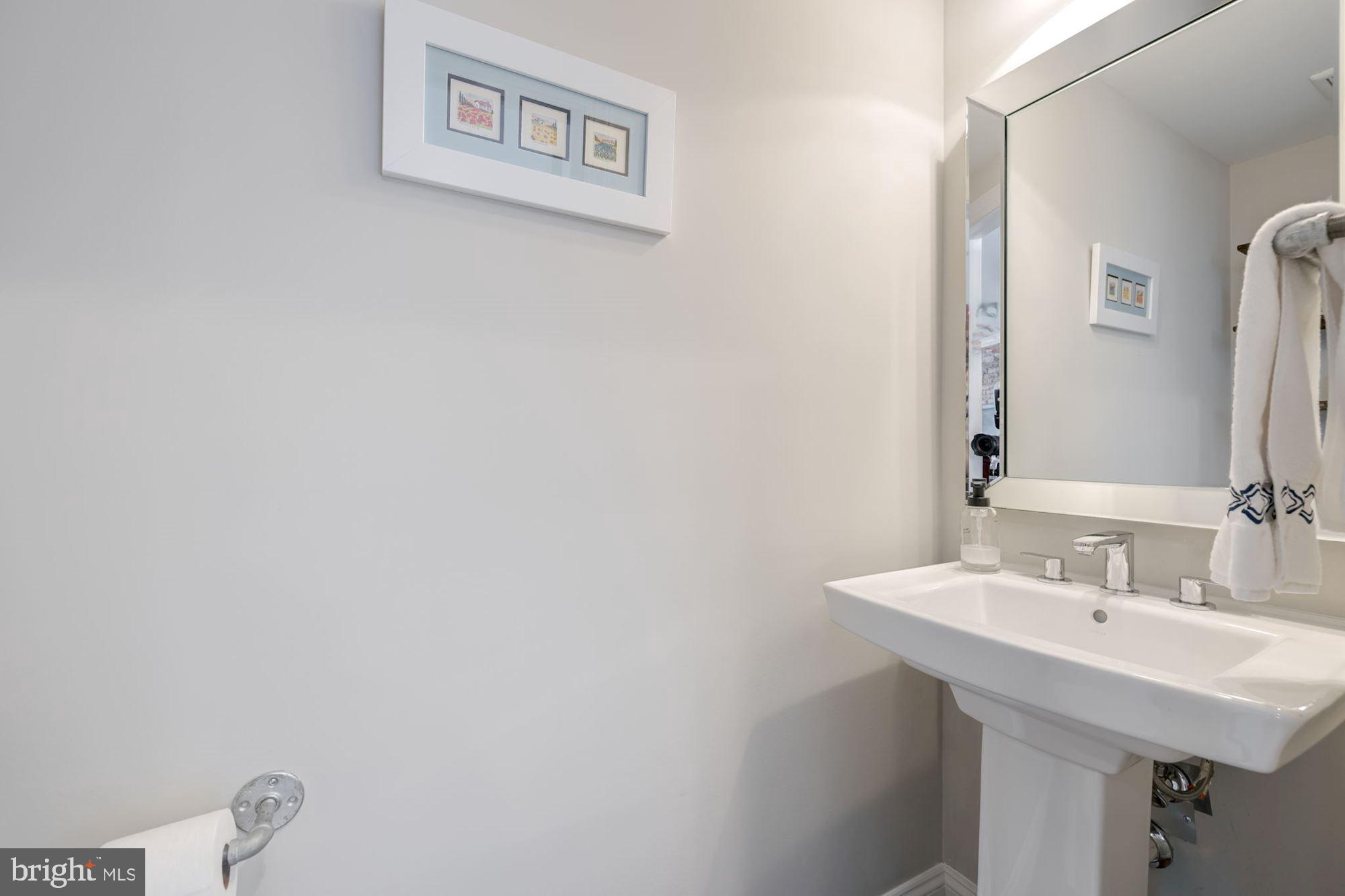 220 Randolph Place Northeast Washington, DC 20002 - Photo 8 of 19 Powder Room