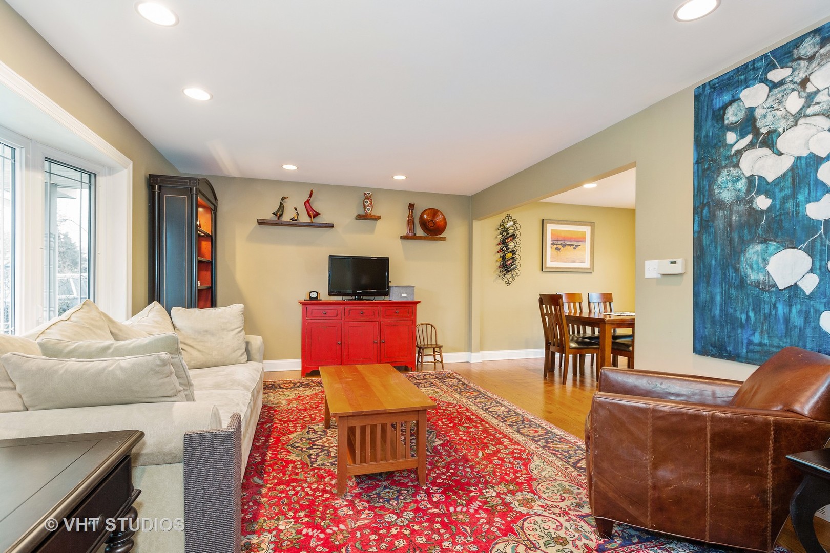 314 Highland Road Willowbrook, IL 60527 - Photo 2 of 15 a living room with furniture a rug and a table