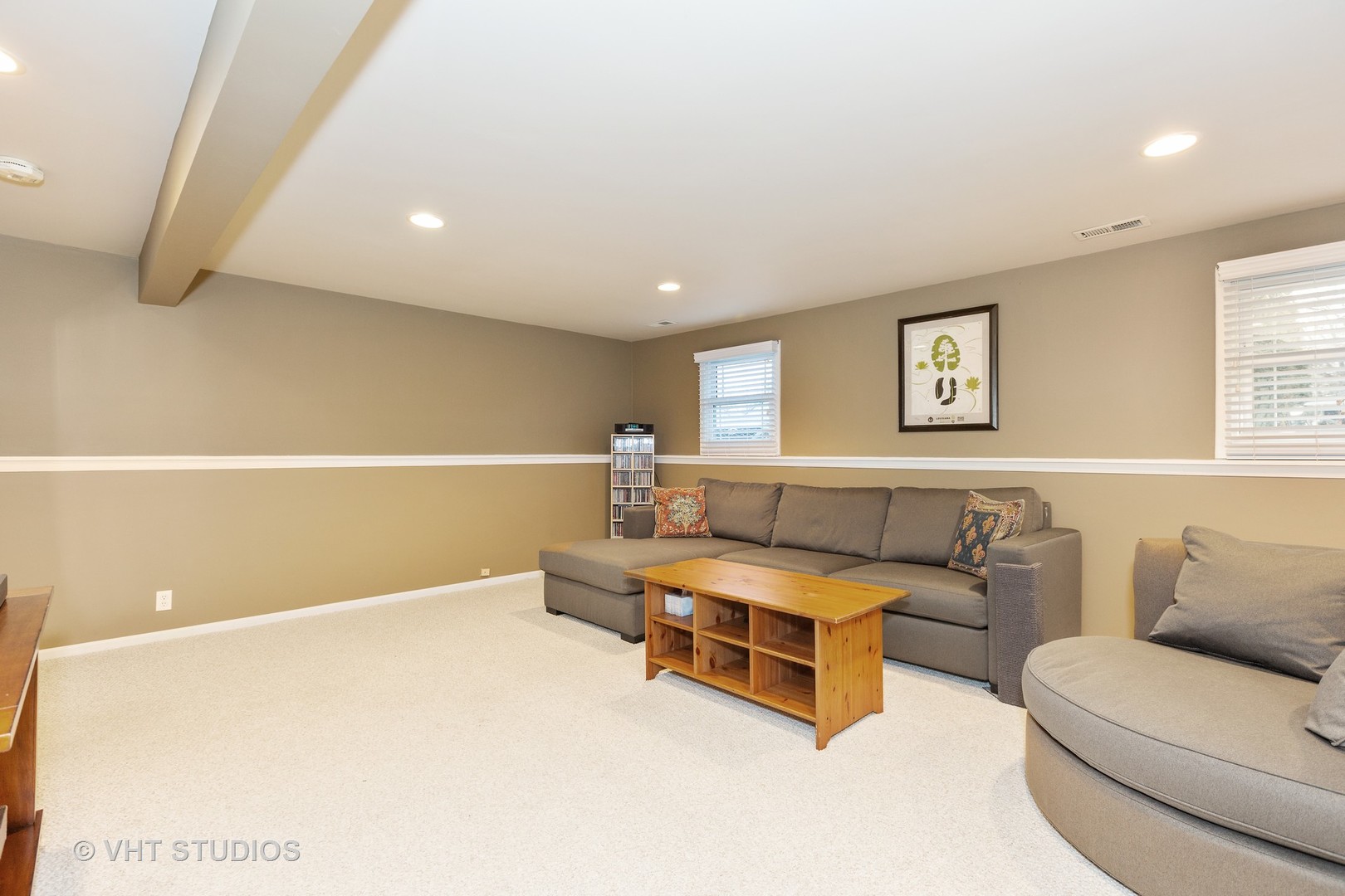 314 Highland Road Willowbrook, IL 60527 - Photo 13 of 15 a living room with furniture and a window