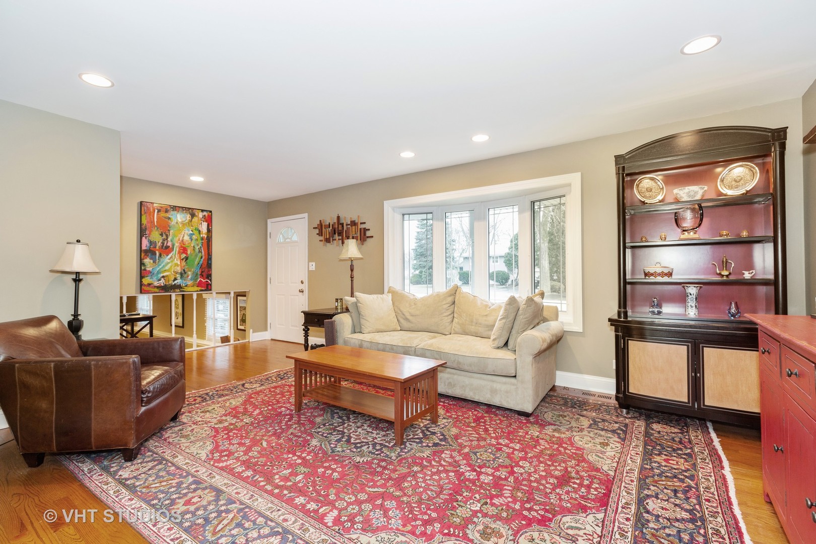314 Highland Road Willowbrook, IL 60527 - Photo 3 of 15 a living room with furniture wooden floor and window