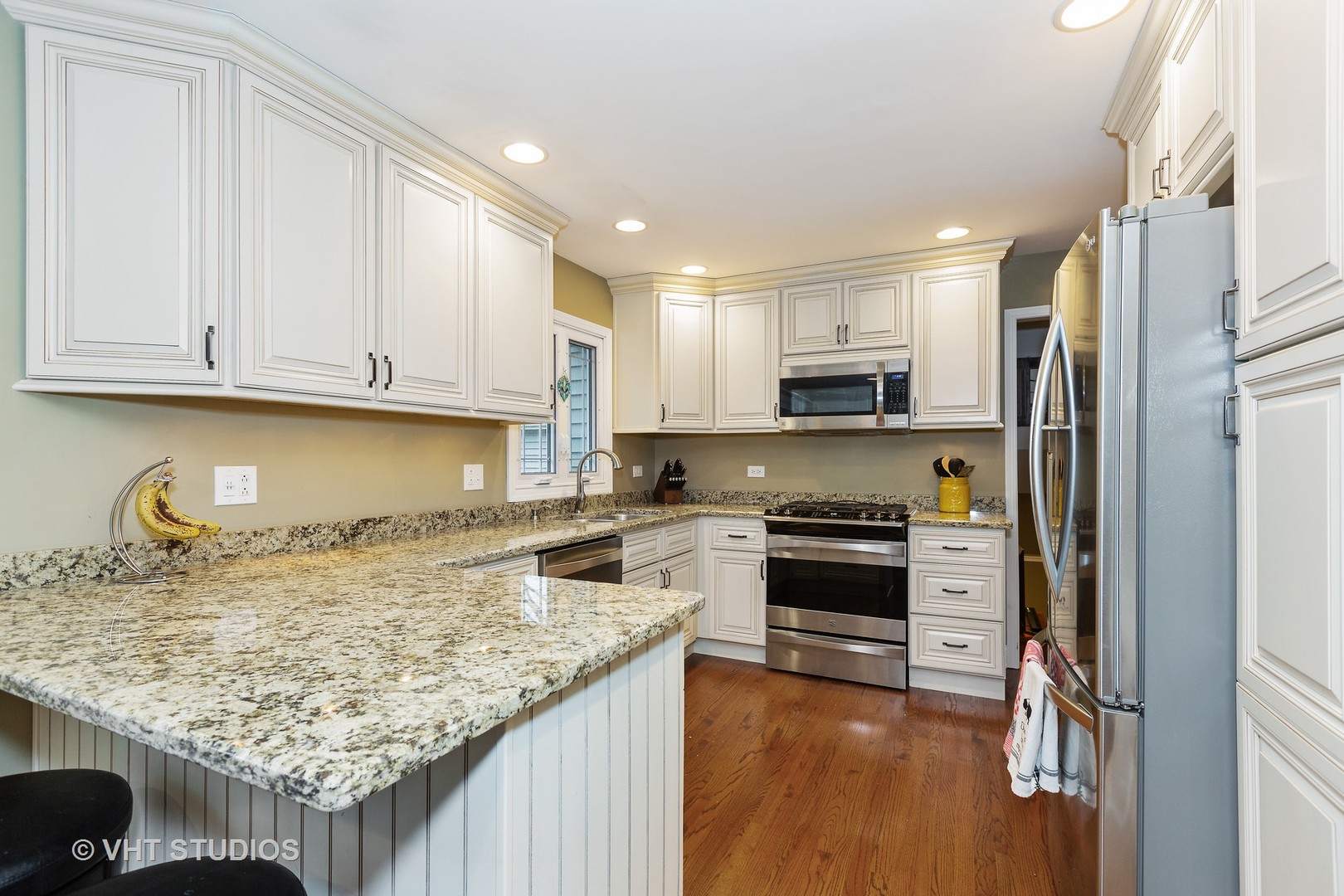 314 Highland Road Willowbrook, IL 60527 - Photo 5 of 15 a kitchen with kitchen island granite countertop a stove sink and refrigerator