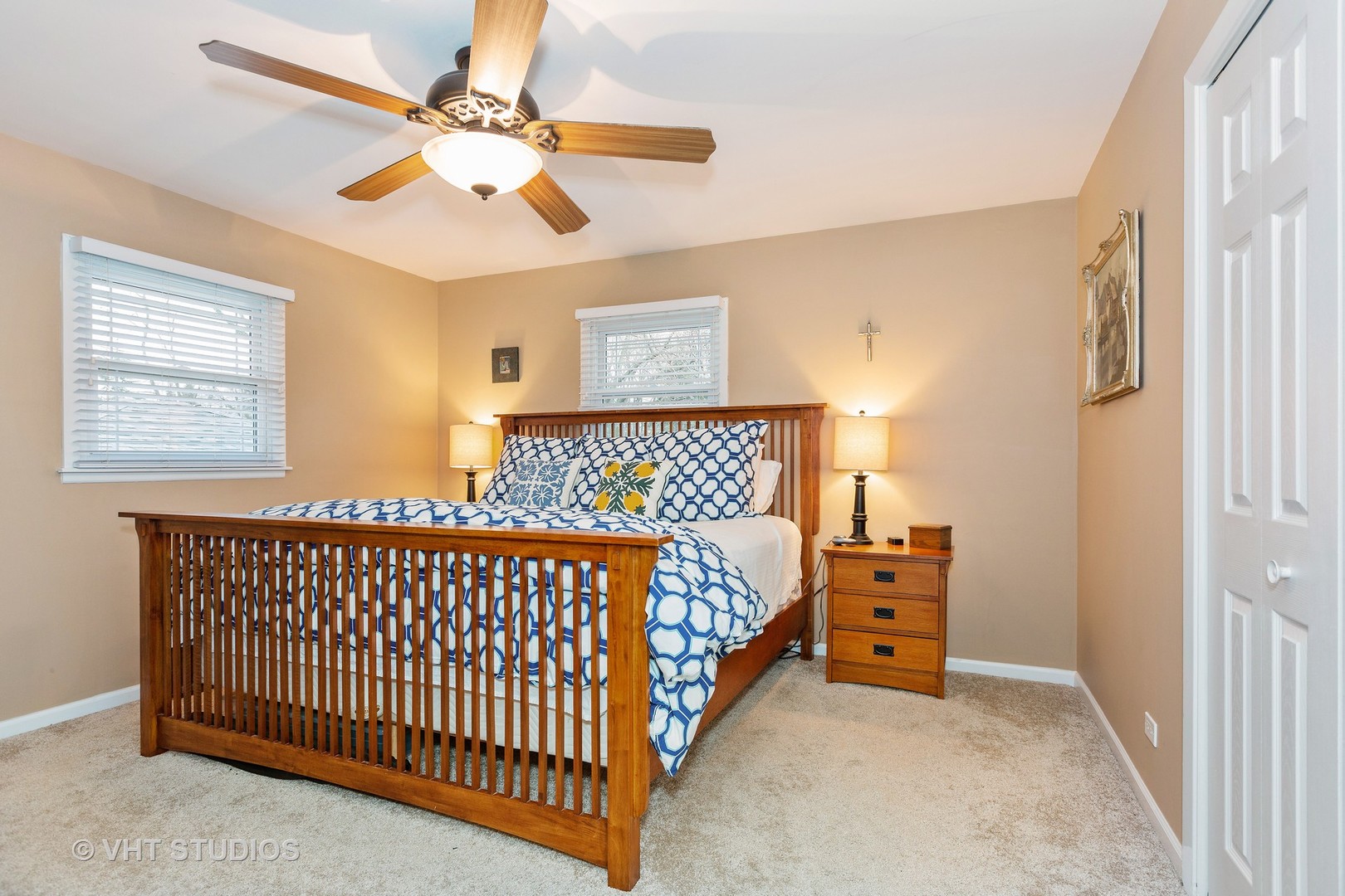 314 Highland Road Willowbrook, IL 60527 - Photo 8 of 15 a bedroom with a bed and a chandelier