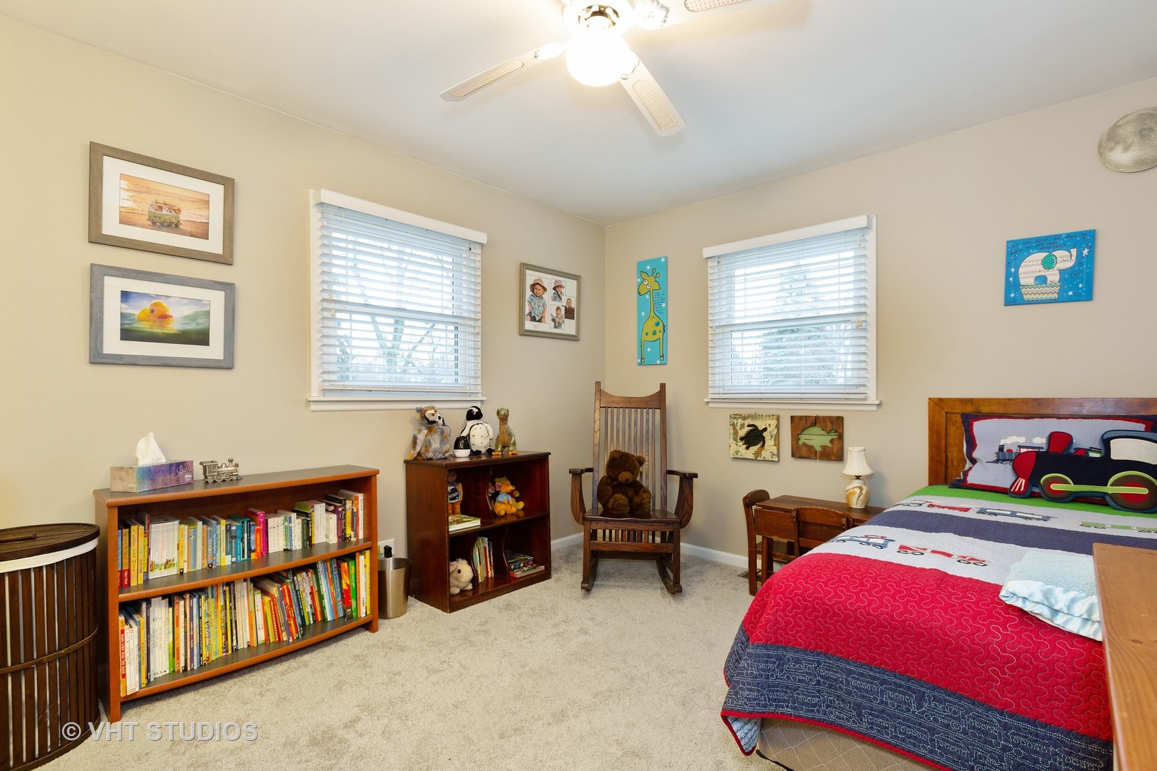 314 Highland Road Willowbrook, IL 60527 - Photo 10 of 15 a bedroom with bed and a book shelf