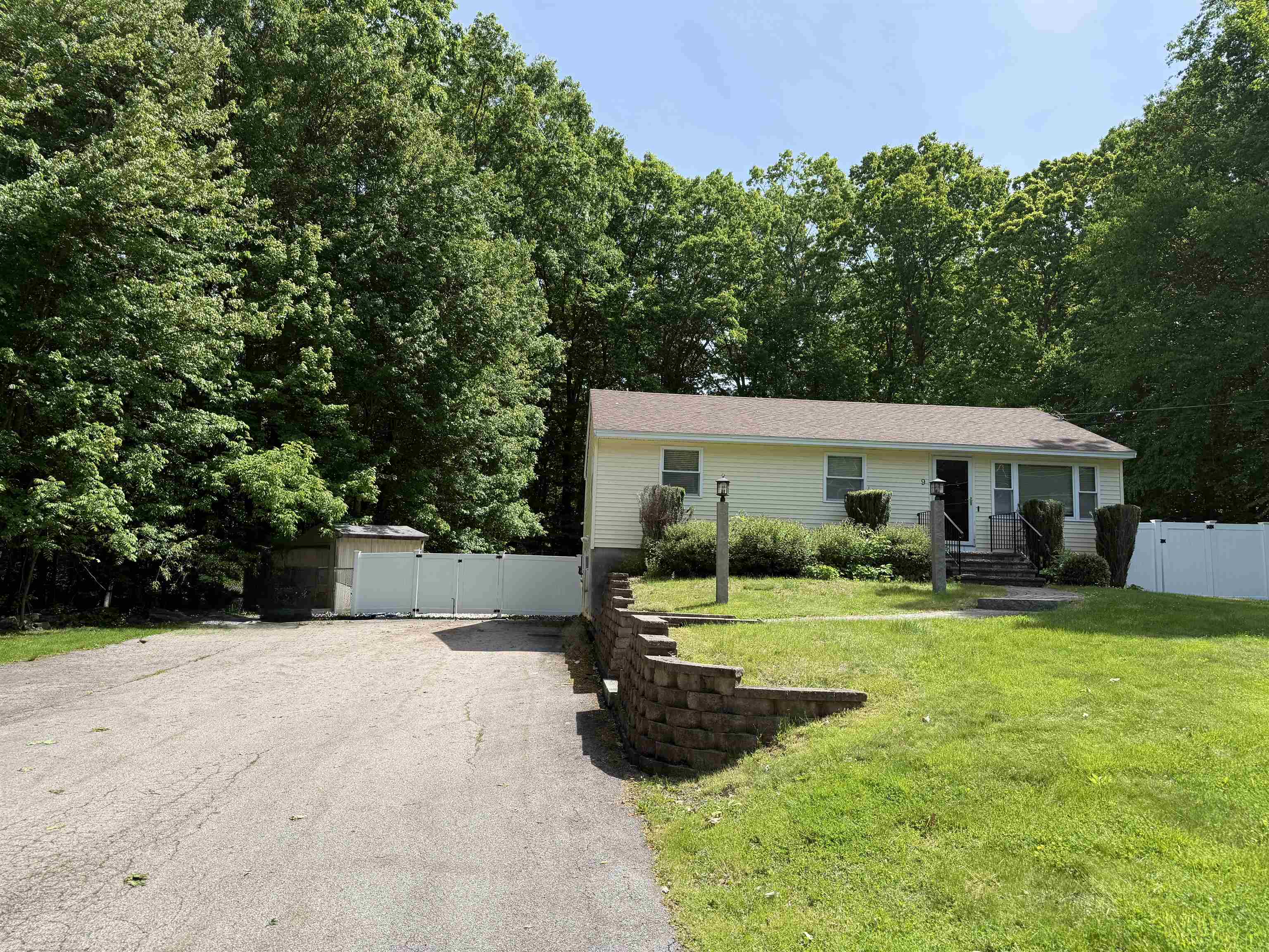 9 Doris Street Derry, NH 03038 - Photo 20 of 23