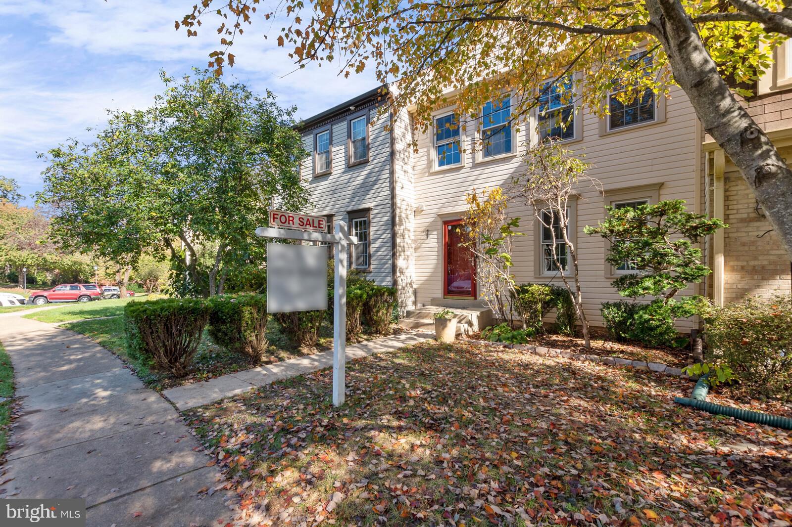 11954 Sentinel Point Court Reston, VA 20191 - Photo 3 of 43