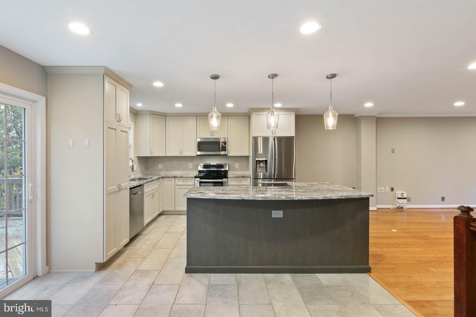 11954 Sentinel Point Court Reston, VA 20191 - Photo 8 of 43