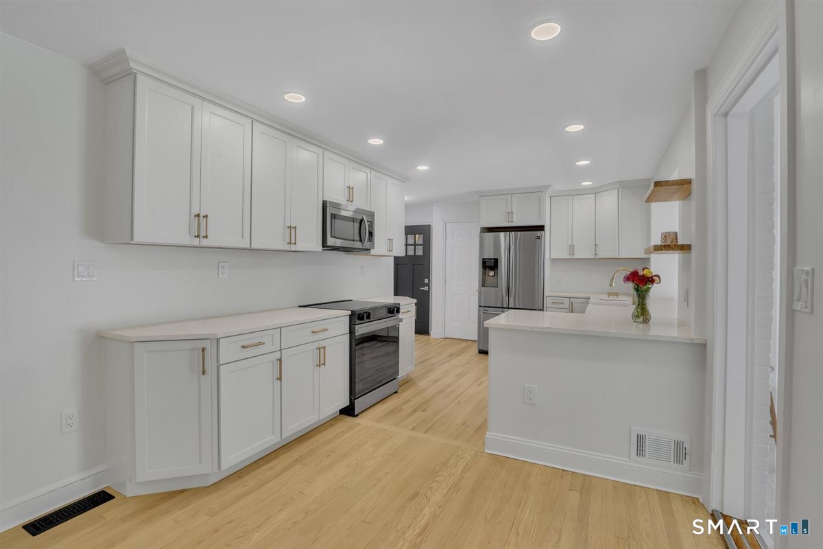 147 Ridge Road Middletown, CT 06457 - Photo 15 of 37 Gallery Image 15