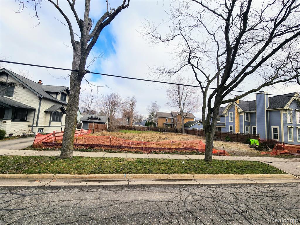 308 West 3rd Street Rochester, MI 48307 - Photo 2 of 8