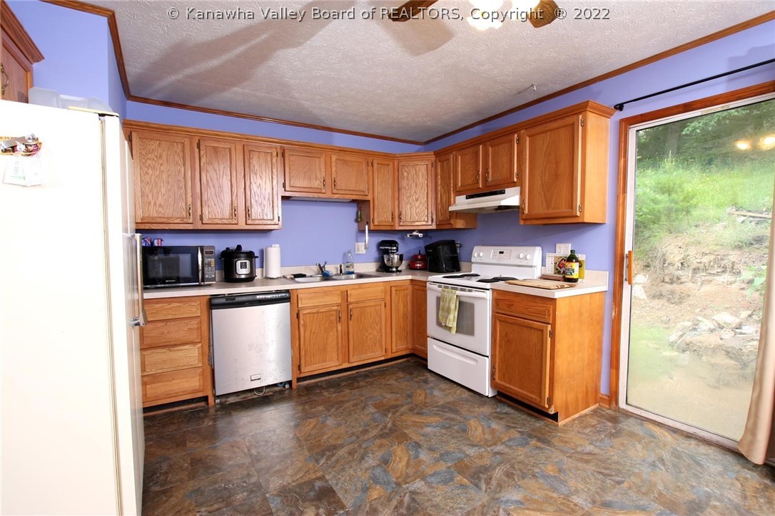667 Thompson Road Culloden, WV 25510 - Photo 13 of 29 Gallery Image 13