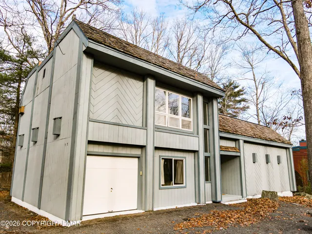 $2,700 | 3120 Greenbriar Drive, East Stroudsburg, PA 18301