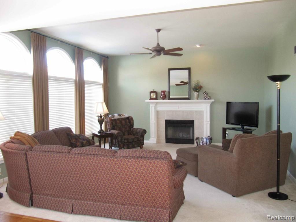1412 Tulberry Circle Rochester, MI 48306 - Photo 20 of 35 Family Room 2.jpg