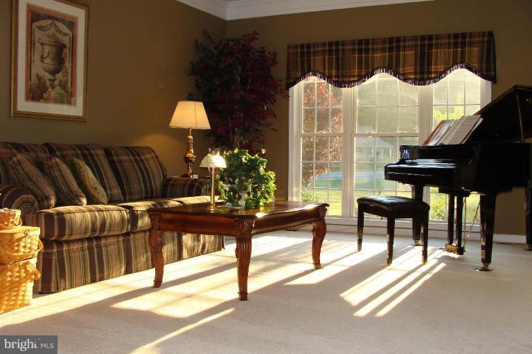 1075 Priestford Road Street, MD 21154 - Photo 3 of 28 Living Room