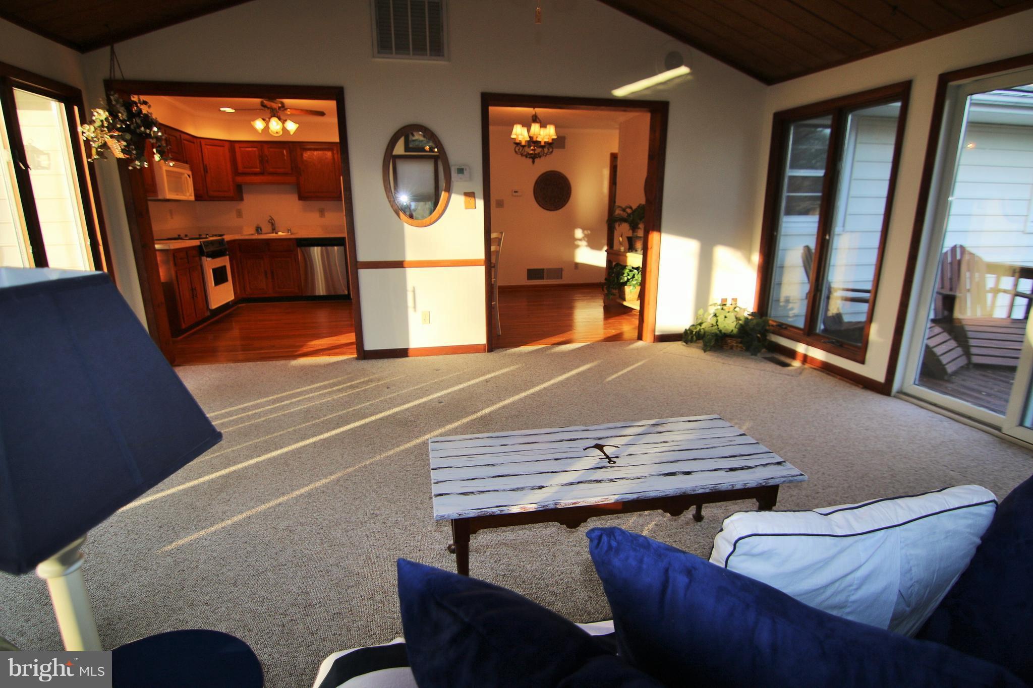 302 Edgemere Drive Annapolis, MD 21403 - Photo 18 of 27 Living Room