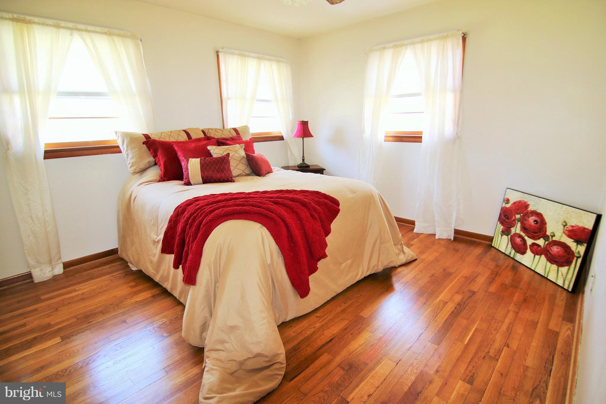 302 Edgemere Drive Annapolis, MD 21403 - Photo 22 of 27 Bedroom (Master)