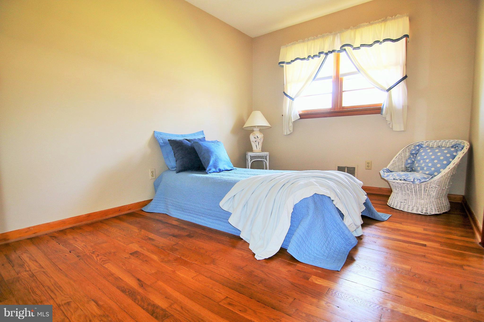 302 Edgemere Drive Annapolis, MD 21403 - Photo 26 of 27 Bedroom