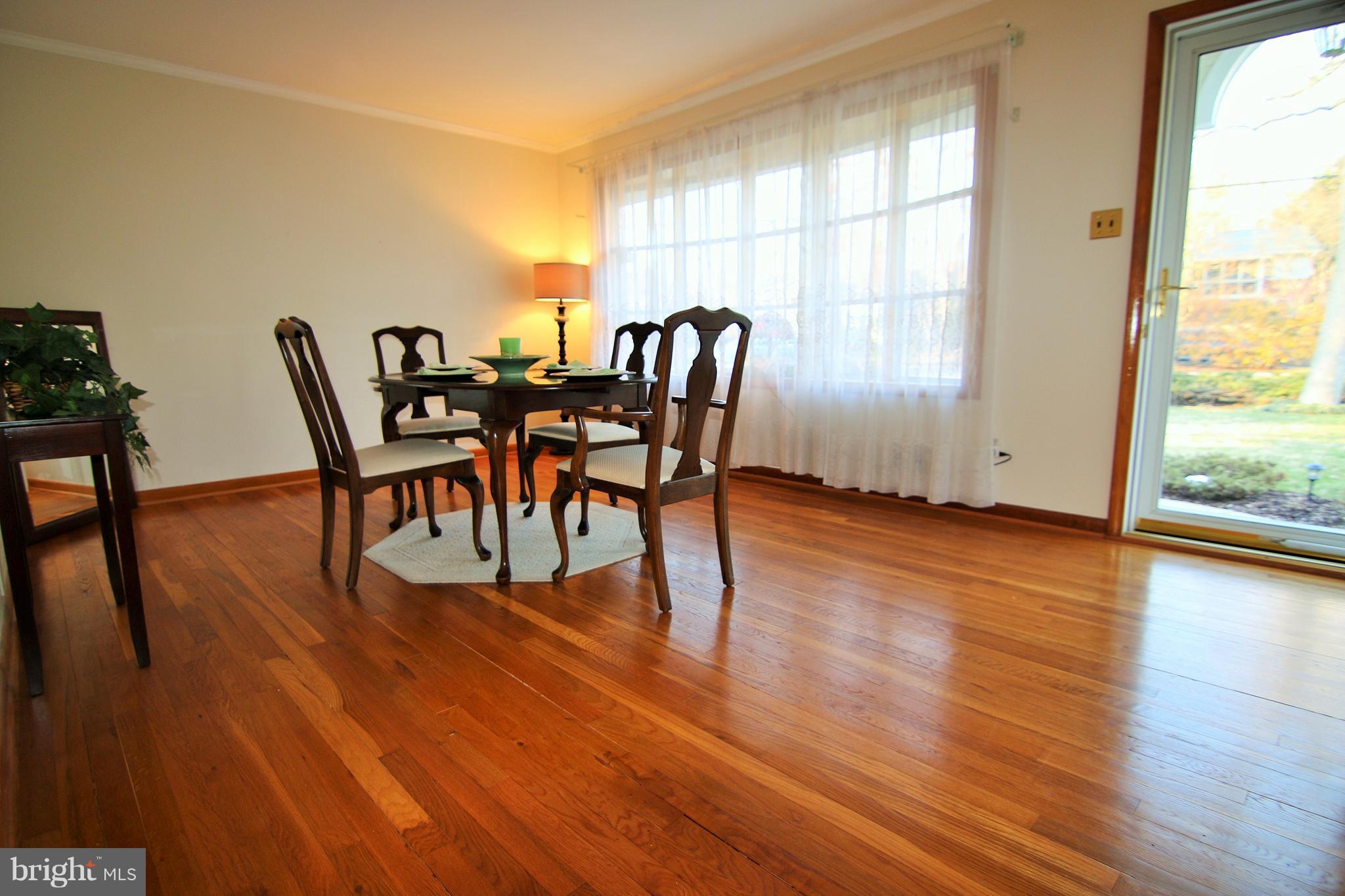 302 Edgemere Drive Annapolis, MD 21403 - Photo 10 of 27 Dining Room