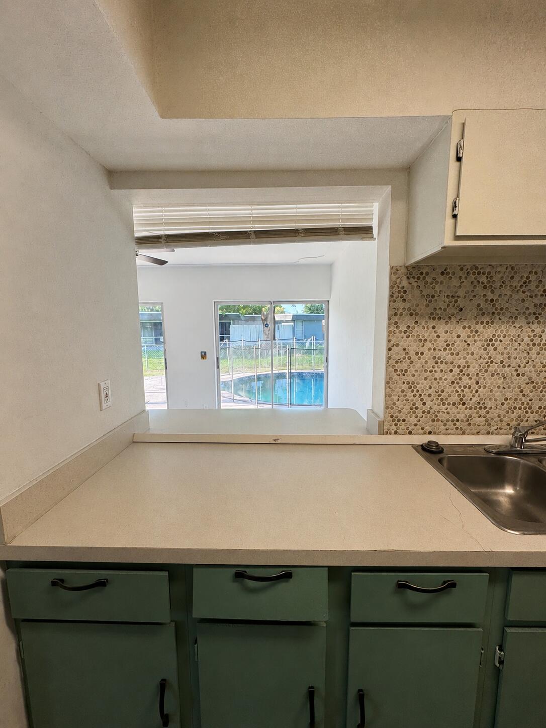 7816 Northwest 70th Terrace Tamarac, FL 33321 - Photo 13 of 37 3467F585-C4C3-4D8C-98B2-4D663E00210B