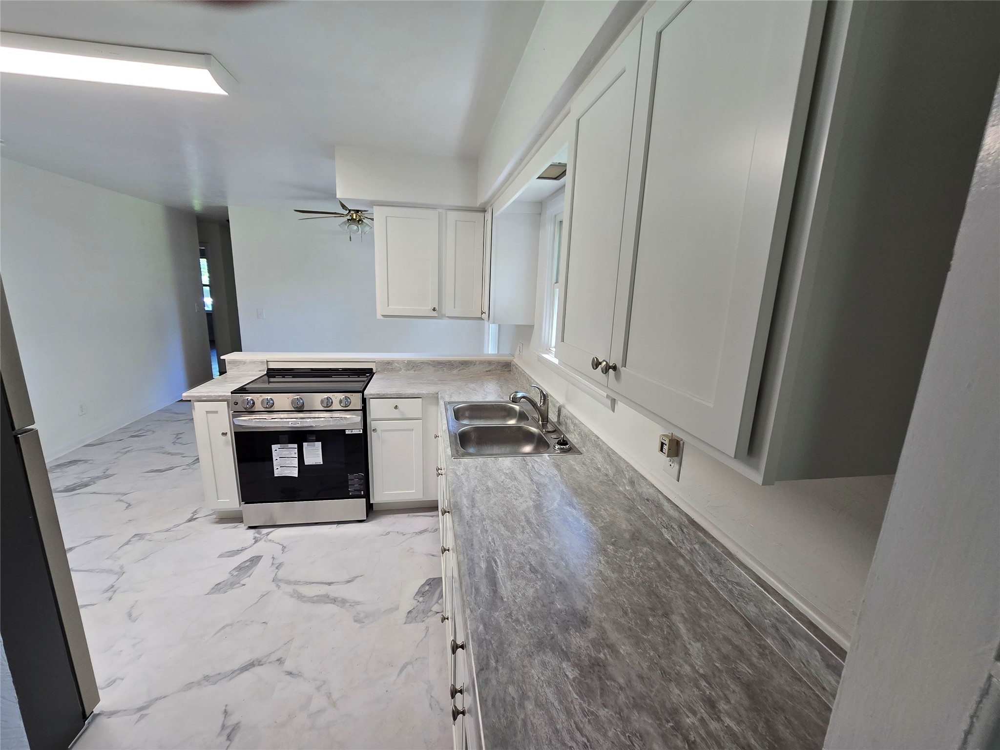 5002 Grubb Road Erie, PA 16506 - Photo 5 of 20 Kitchen
