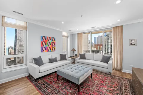 $1,725,000 | 10 East Delaware Place, Unit 25B, Chicago, IL 60611