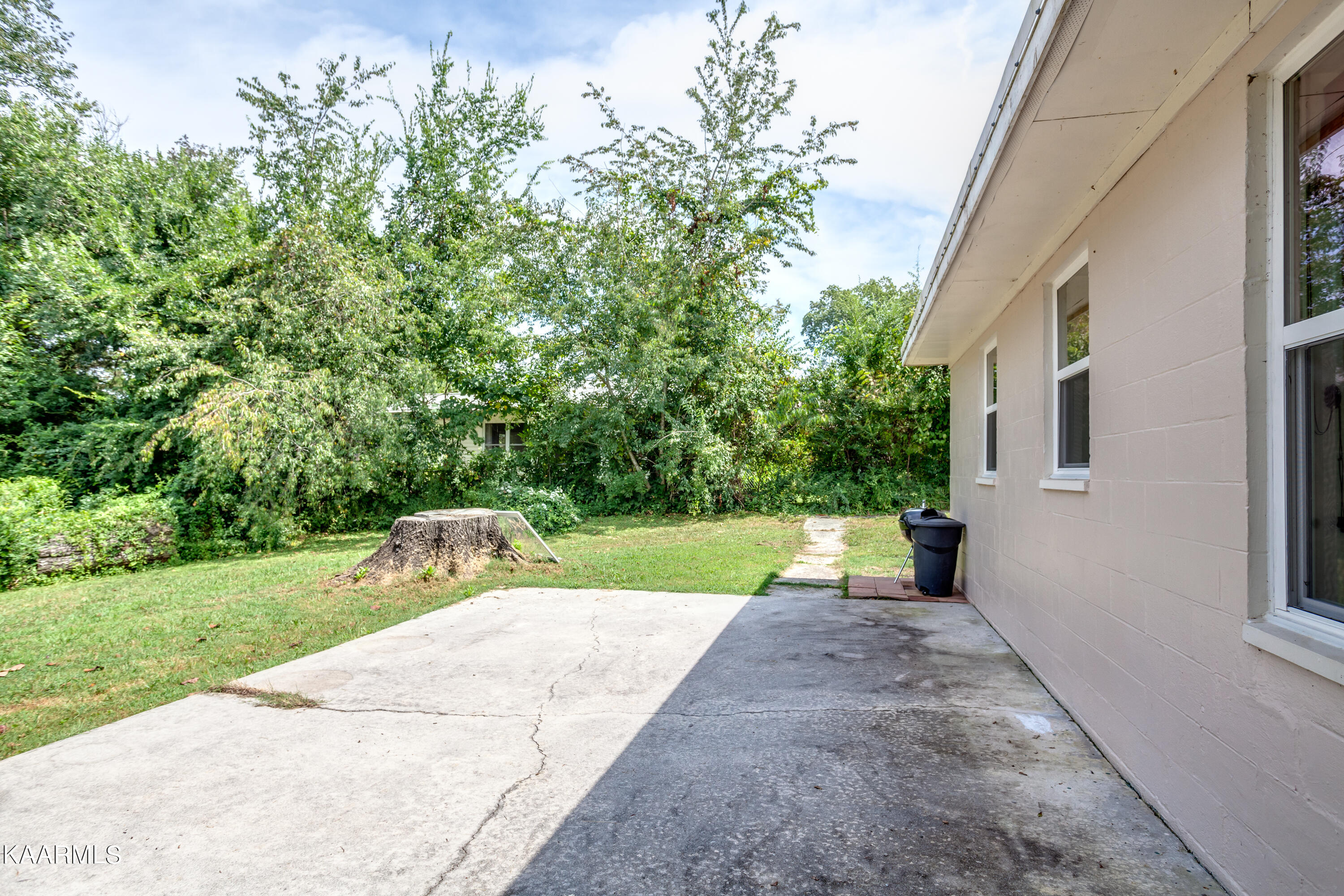 108 Niagara Lane Oak Ridge, TN 37830 - Photo 11 of 34 005220902-3-108NiagaraLnOakRidgeTN-SMALL