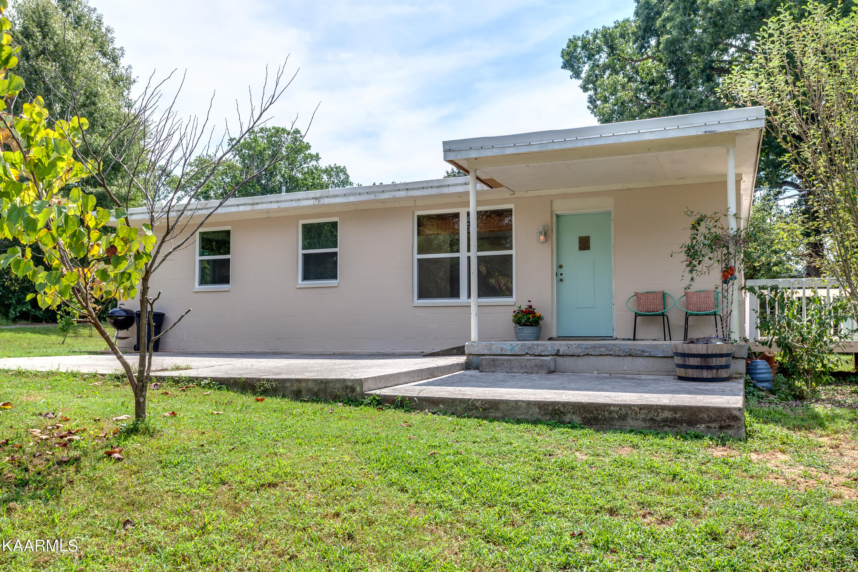 108 Niagara Lane Oak Ridge, TN 37830 - Photo 2 of 34 001220902-3-108NiagaraLnOakRidgeTN-SMALL