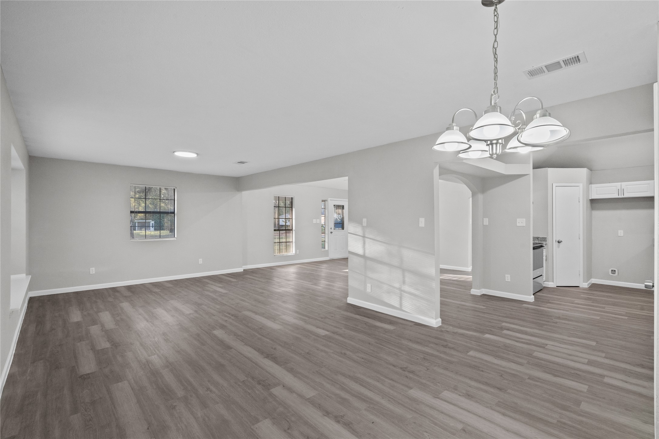 20575 Kings Road New Caney, TX 77357 - Photo 8 of 19 The arched doorway allows for a seamless flow inbetween each room.