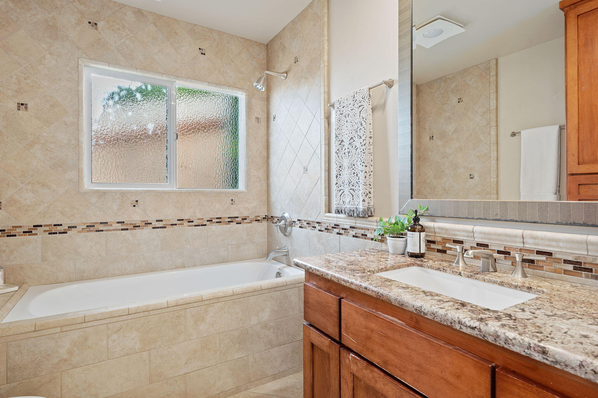 909 Cheltenham Road Santa Barbara, CA 93105 - Photo 21 of 33 Bathroom 2