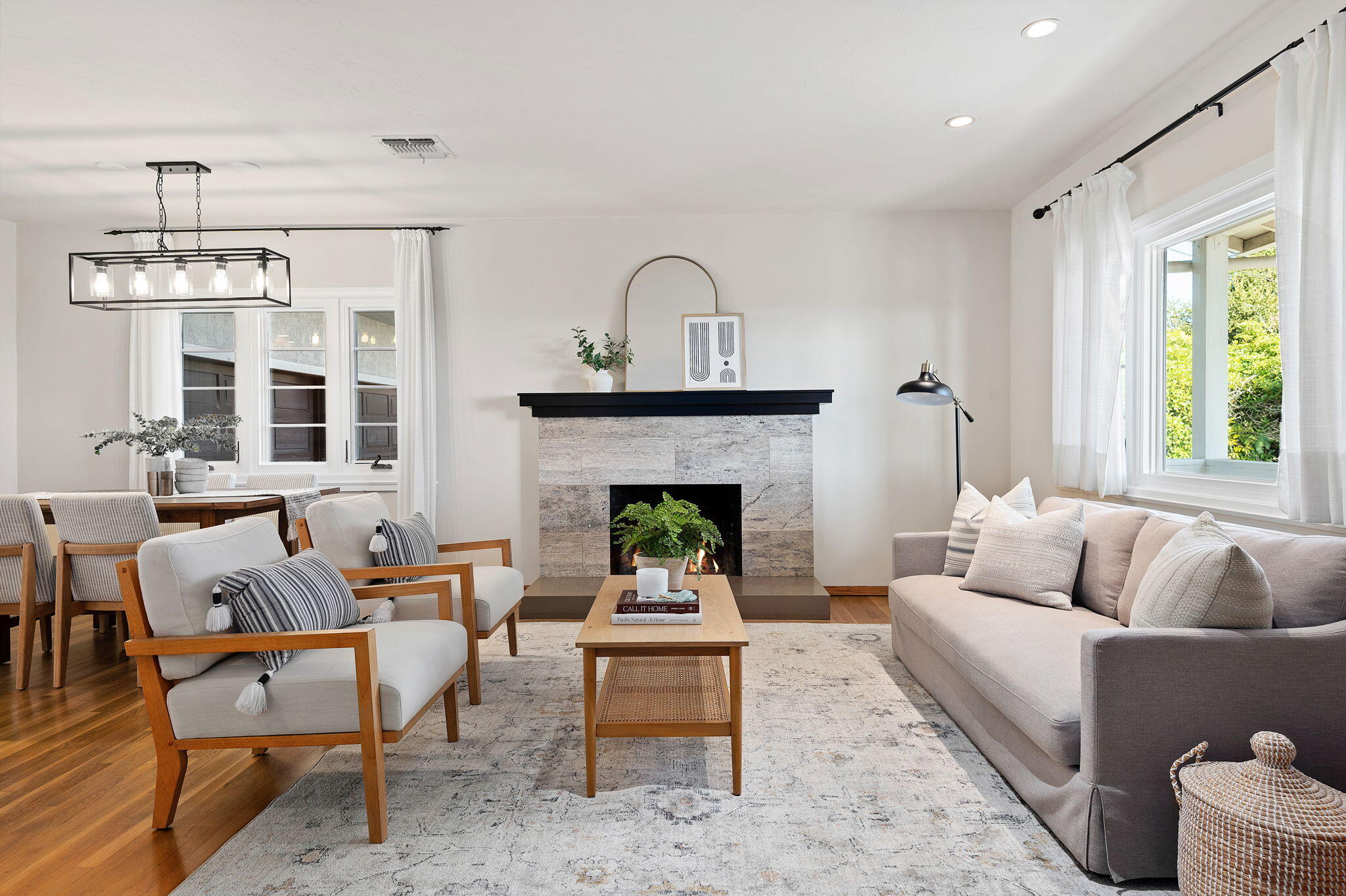 909 Cheltenham Road Santa Barbara, CA 93105 - Photo 5 of 33 Living Room