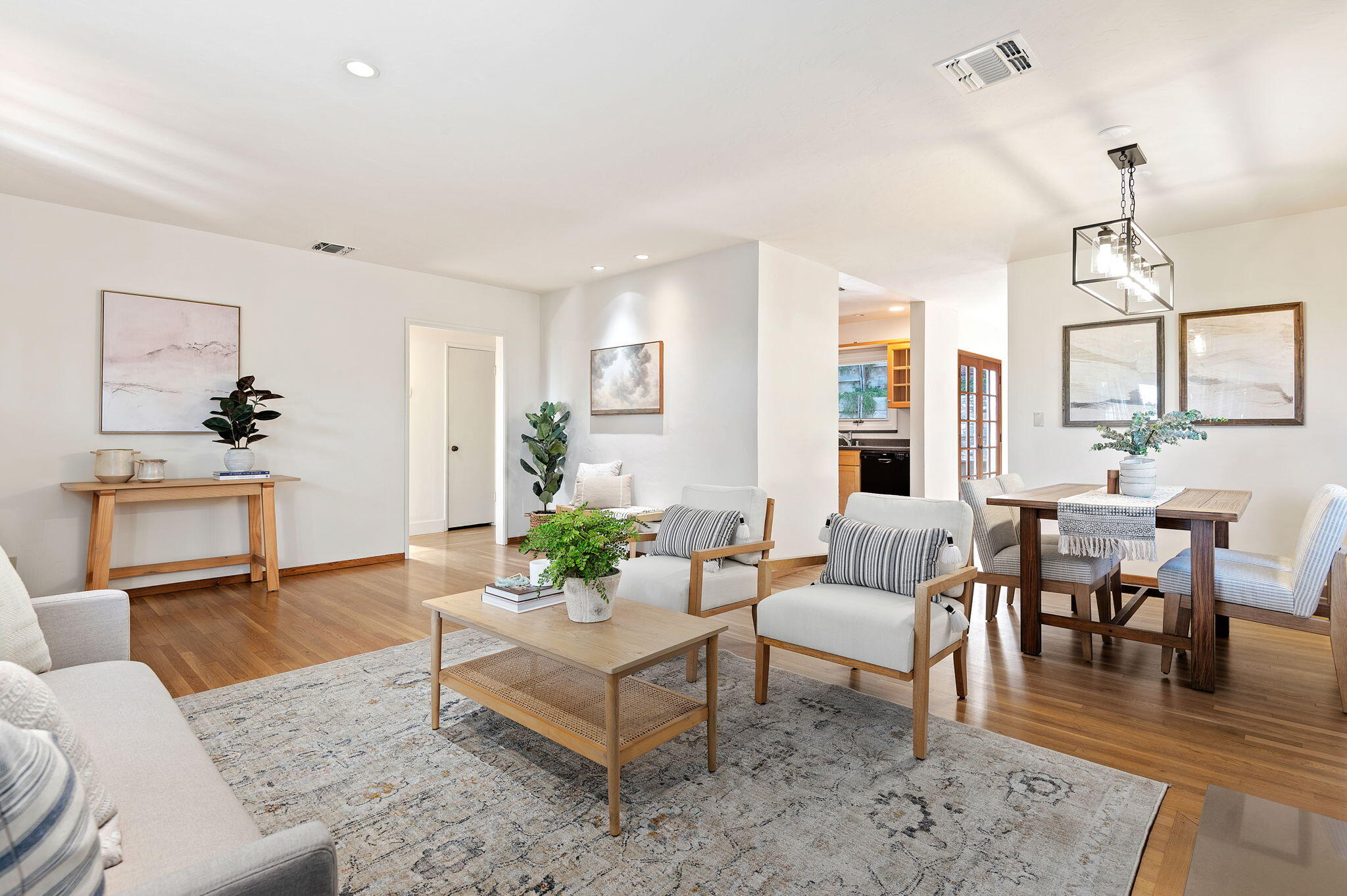 909 Cheltenham Road Santa Barbara, CA 93105 - Photo 7 of 33 Living Room