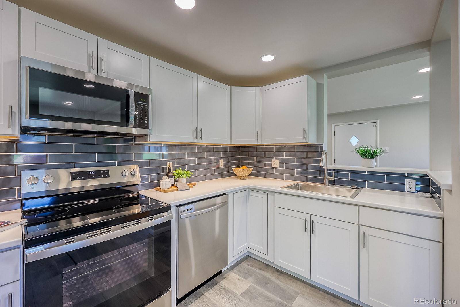 2785 South Hazel Court Denver, CO 80236 - Photo 12 of 38