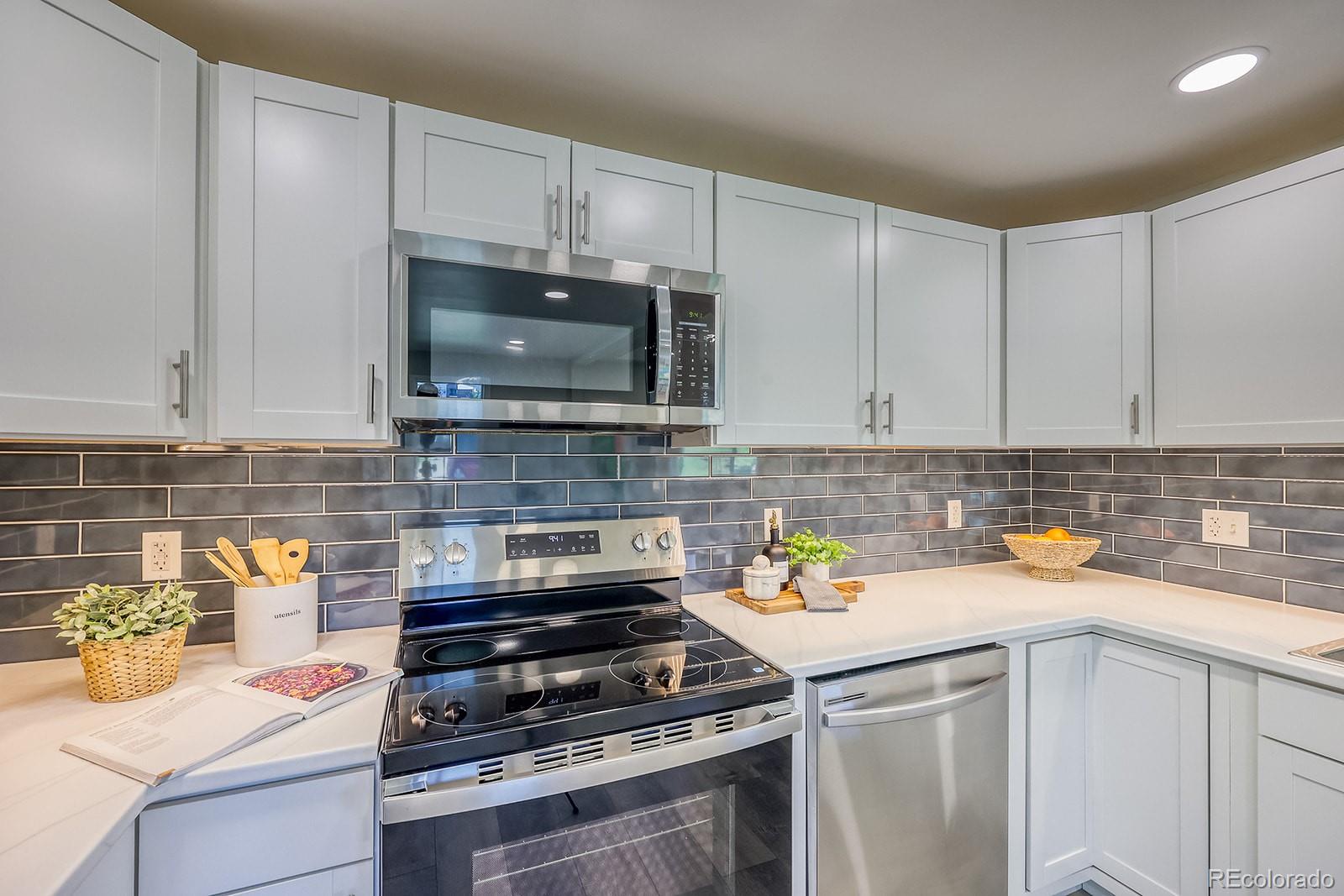 2785 South Hazel Court Denver, CO 80236 - Photo 14 of 38