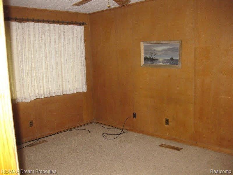 25550 Inkster Road Southfield, MI 48033 - Photo 8 of 9 family room.jpg